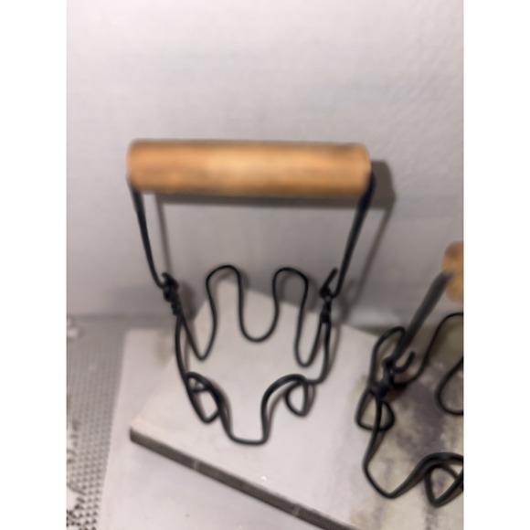 2 pcs. - Metal Wire Canning Jar Holder Lifter with Wood Handle Farmhouse Country - Picture 3 of 6